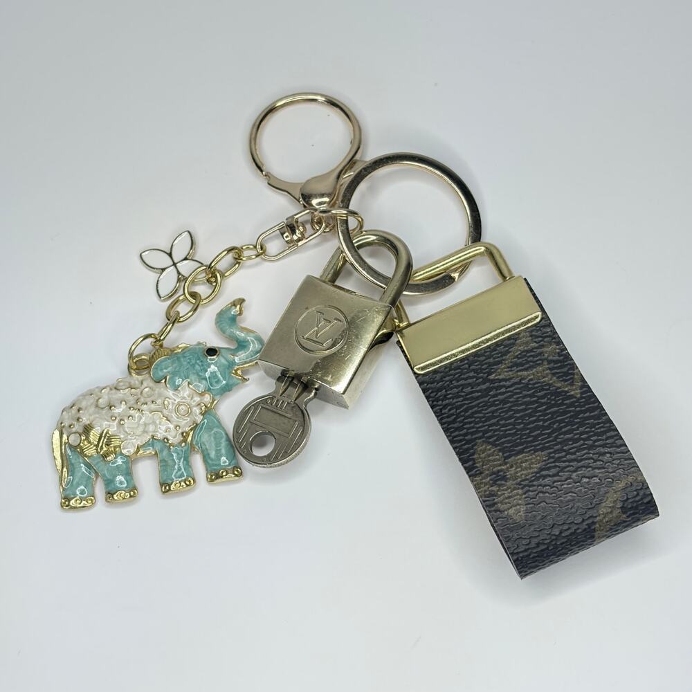 Louis Vuitton Lock & Key #220 w/a Canvas Loop & Teal Elephant Charm Keychain